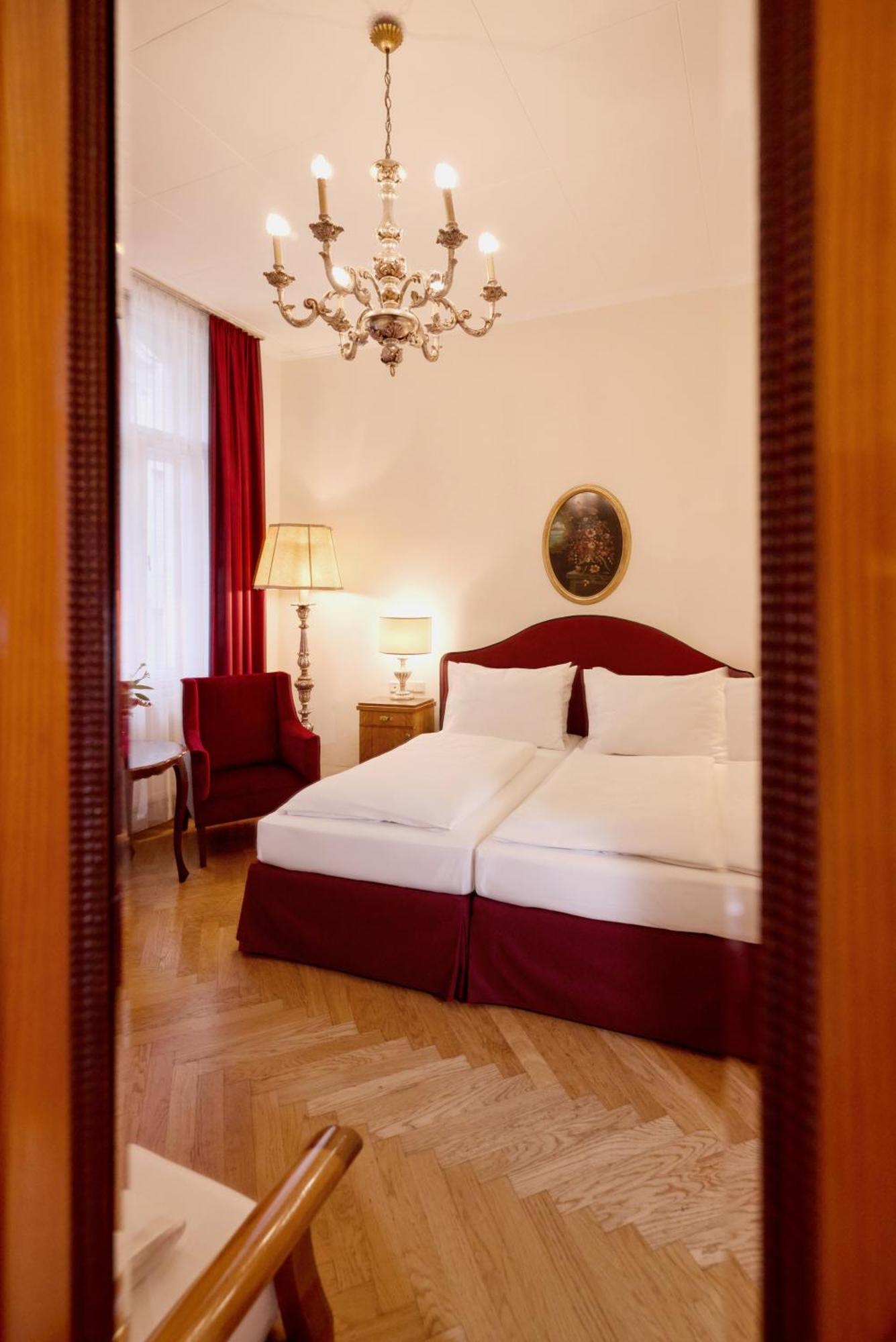 Graben Hotel Wina Bagian luar foto