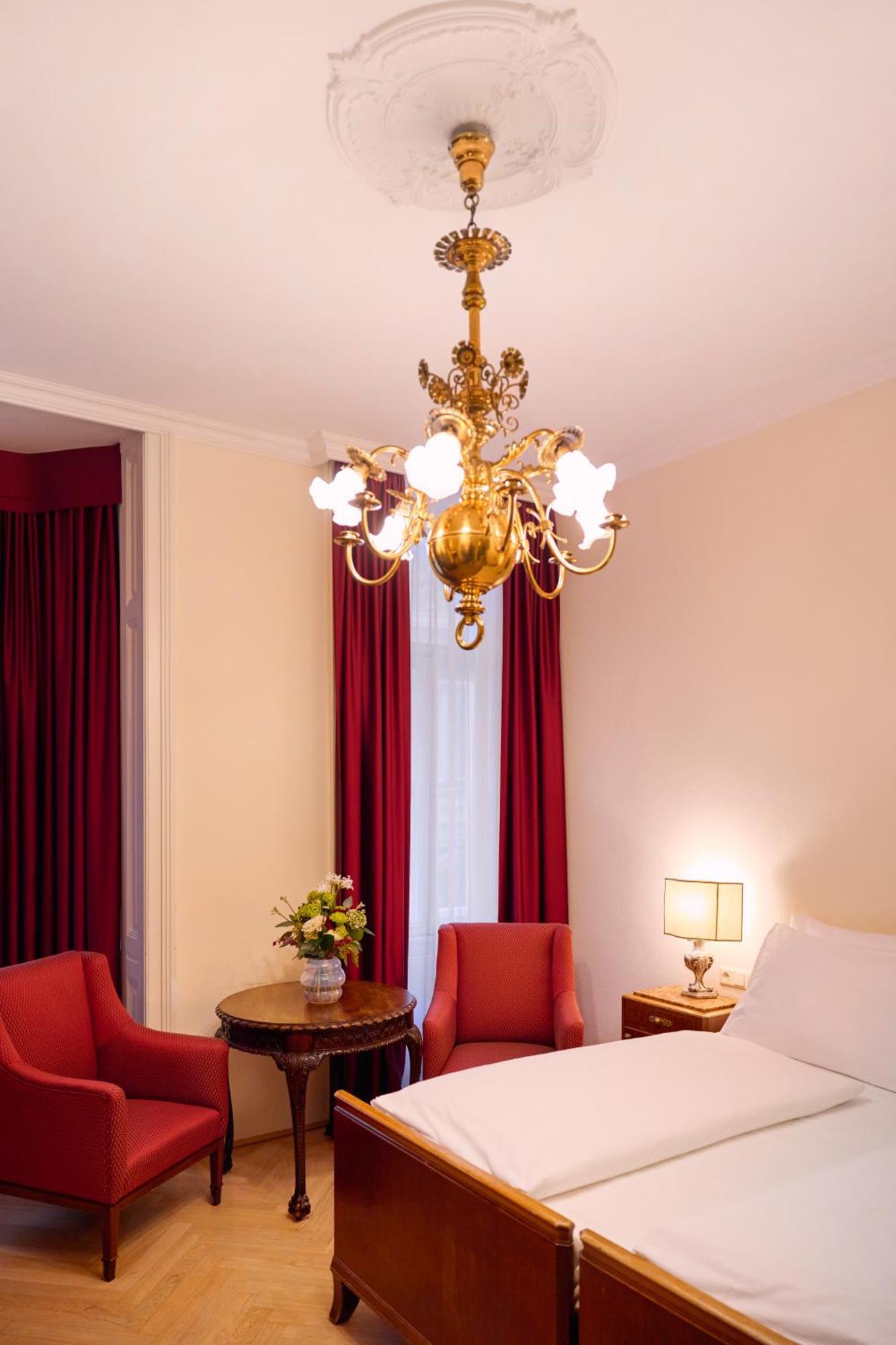 Graben Hotel Wina Bagian luar foto